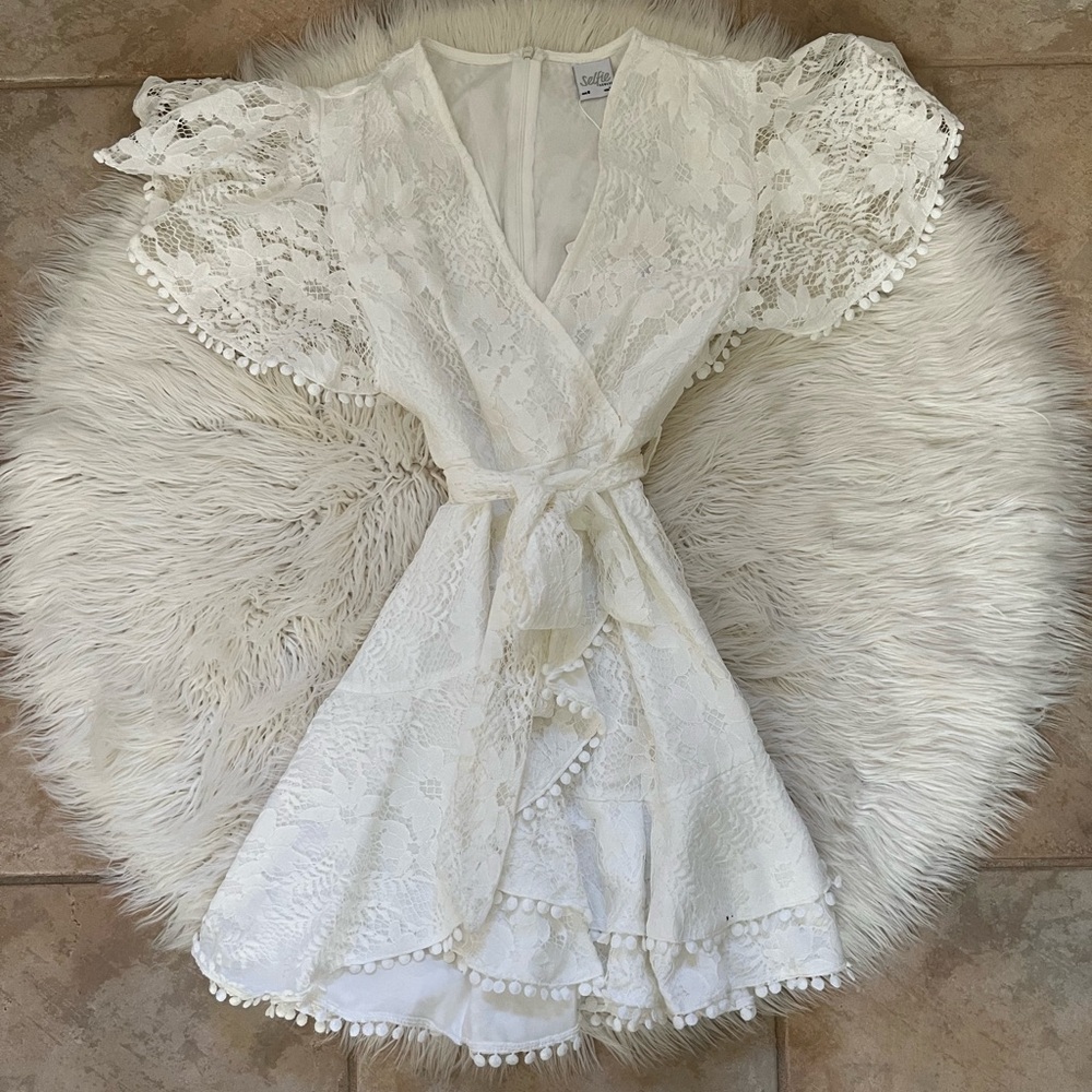 Selfie Leslie white mini dress size xs new with tags